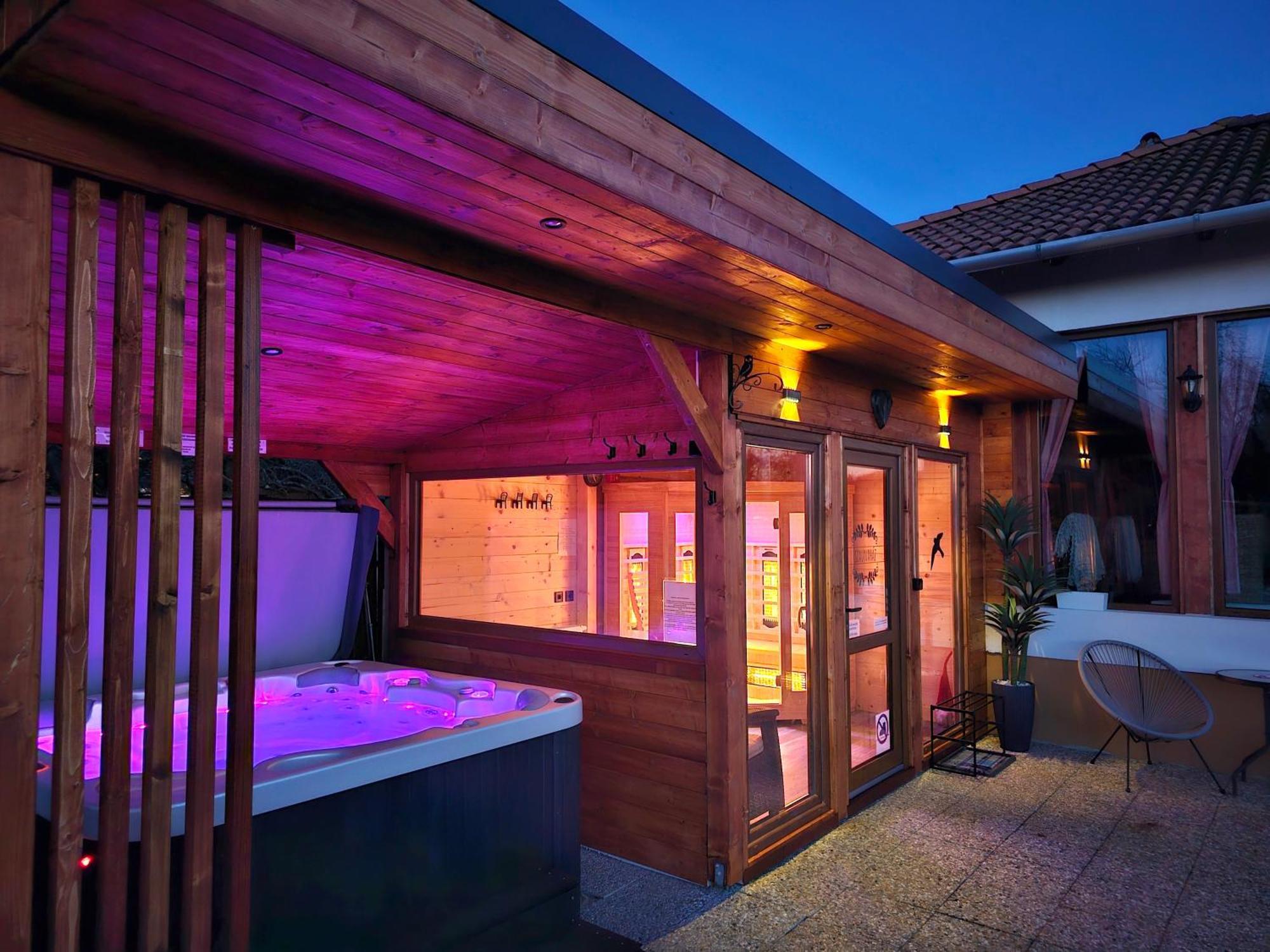 Eden Teljes Haz Hotel อักเทเลค ภายนอก รูปภาพ