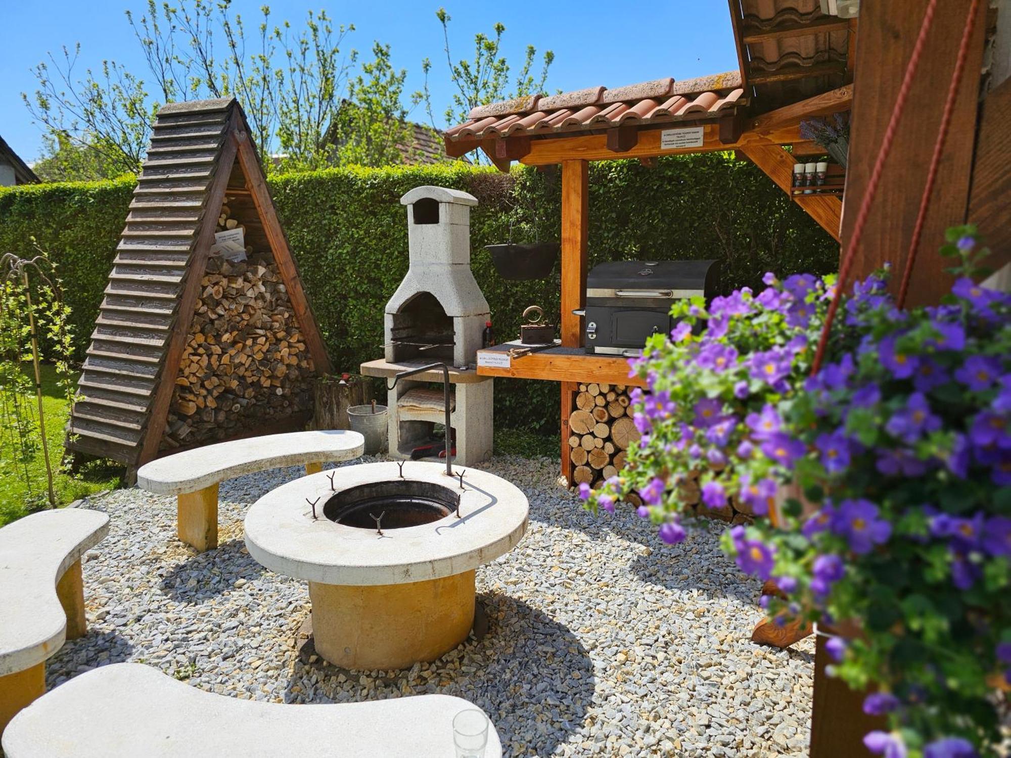 Eden Teljes Haz Hotel อักเทเลค ภายนอก รูปภาพ