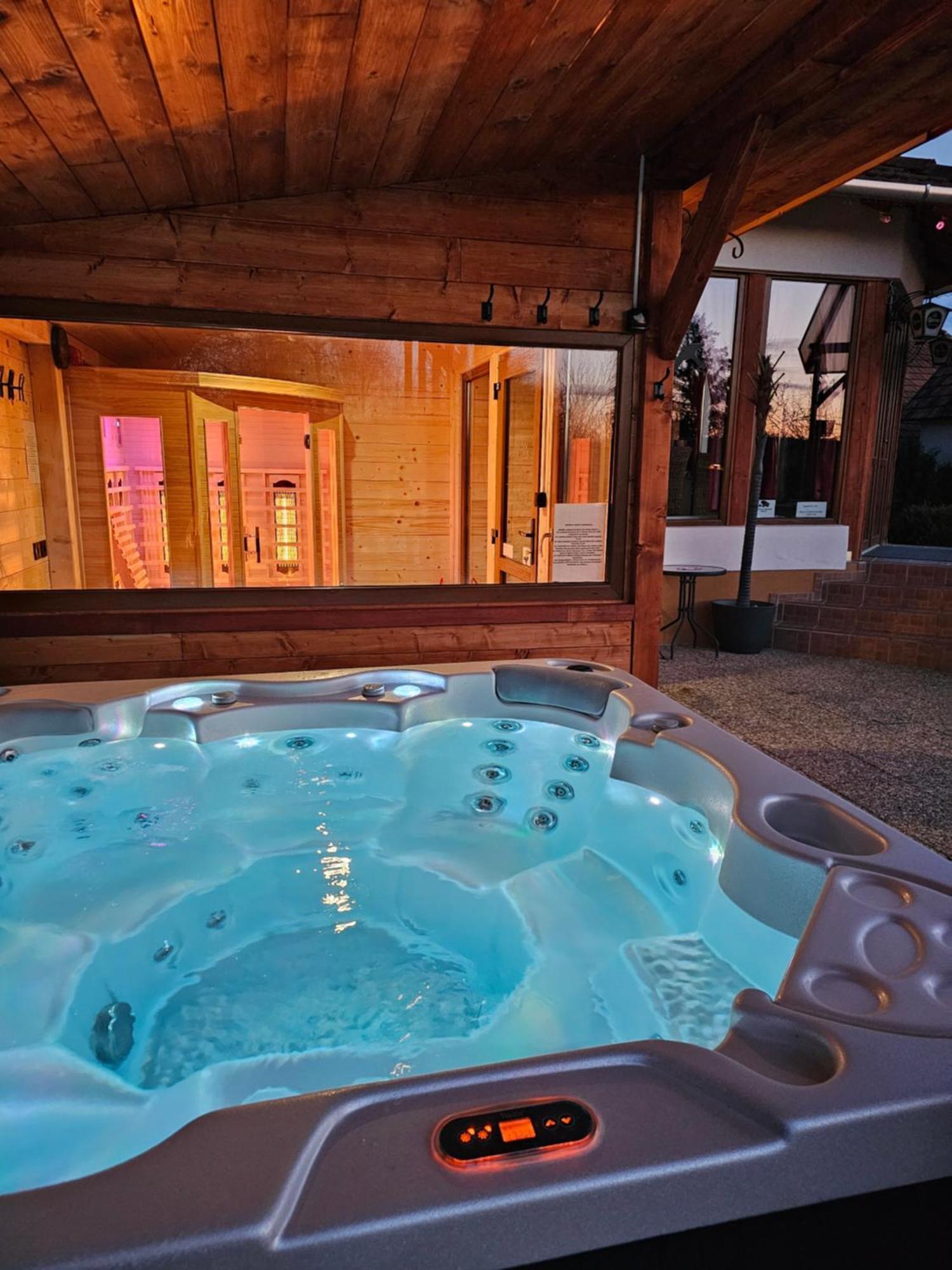 Eden Teljes Haz Hotel อักเทเลค ภายนอก รูปภาพ